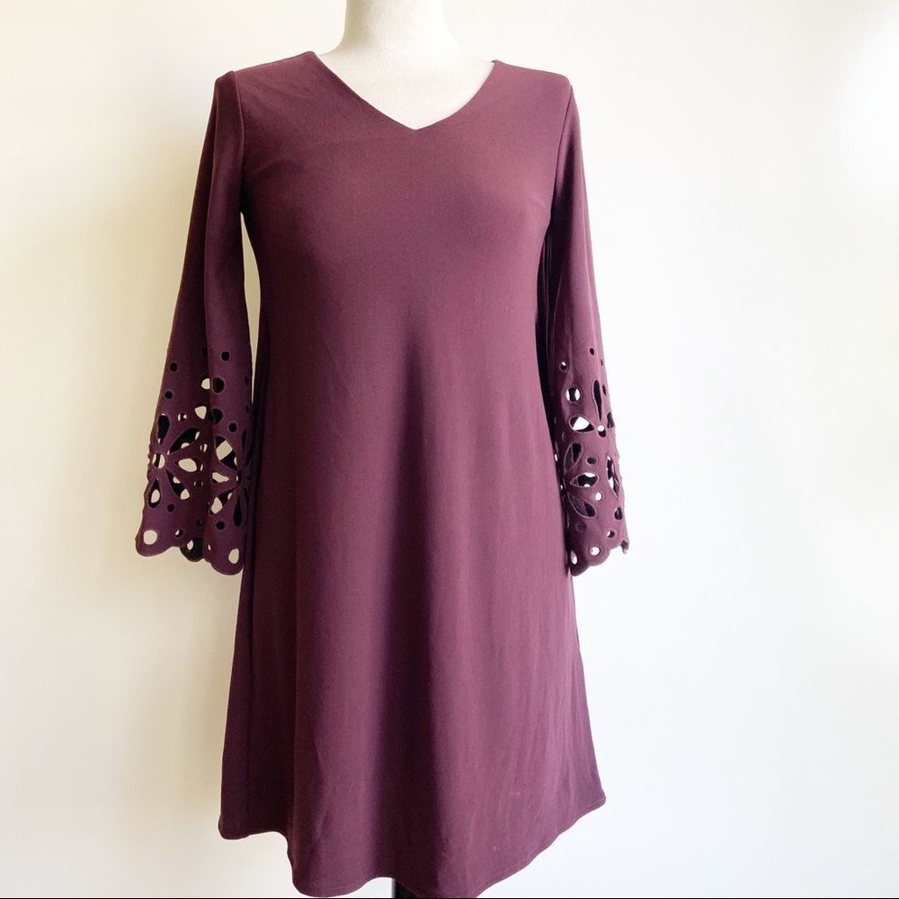 Alfani  Berry Shimmer V Neck Bell Laser Cut Sleeves Shift Dress‎ 2P
